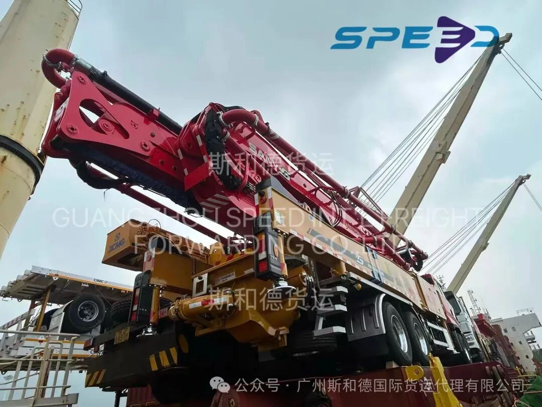 Out-of-gauge concrete pump truck hoisting operation